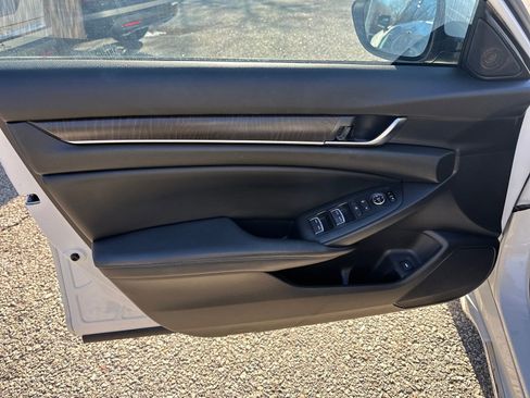 Used 2018 Honda Accord EX image 13