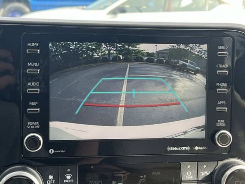 Used 2021 Toyota Highlander XLE FWD image 37