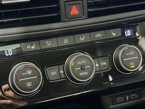 Certified 2021 Volkswagen Jetta SE w/ SE Cold Weather Package FWD image 19