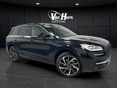 Used 2025 Lincoln Corsair Grand Touring AWD/4WD image 1