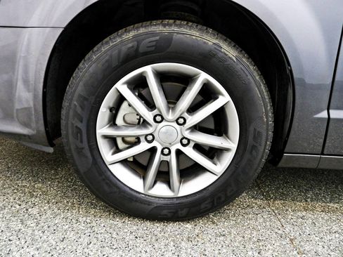 Used 2016 Dodge Grand Caravan SE FWD image 18