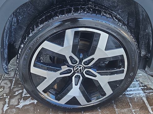 Certified 2022 Volkswagen Taos SEL image 29