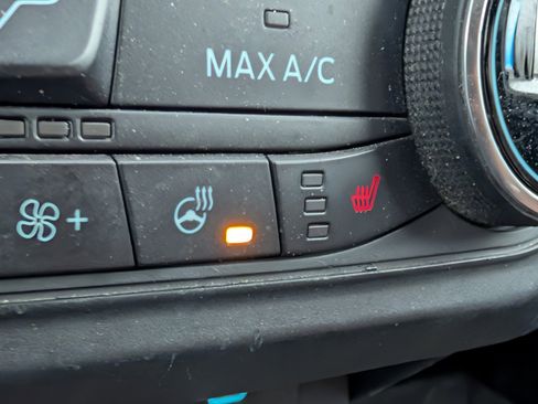 Used 2022 Ford Maverick Lariat w/ Lariat Luxury Package image 11