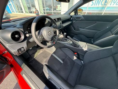 Used 2025 Toyota GR86 Premium w/ Performance Package image 14