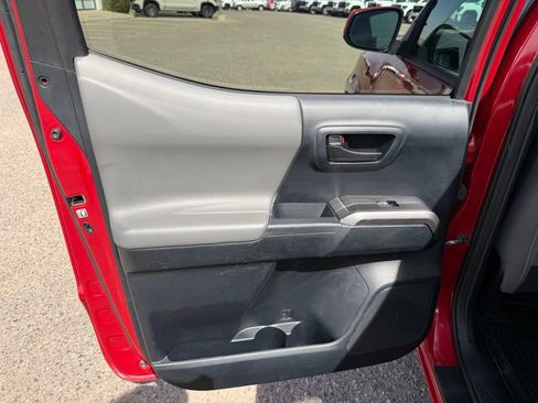 Used 2016 Toyota Tacoma SR5 w/ SR5 Appearance Package (DN) AWD/4WD image 20