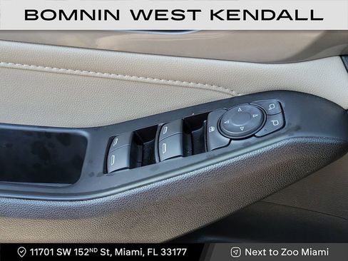 Used 2023 Chevrolet Traverse LS image 27