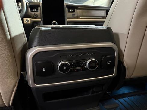 Used 2023 Ford Expedition Limited AWD/4WD image 16