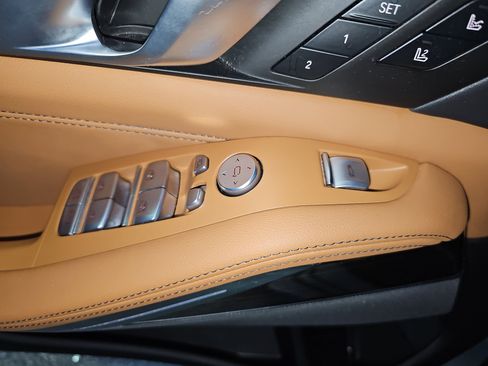 Used 2023 BMW X7 xDrive40i w/ Executive Package image 30