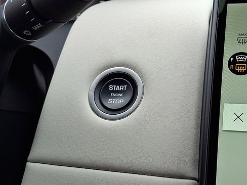 Used 2025 Land Rover Discovery Sport S image 25