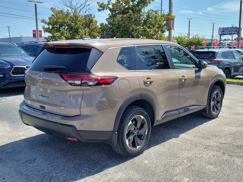 Certified 2024 Nissan Rogue SV FWD image 4