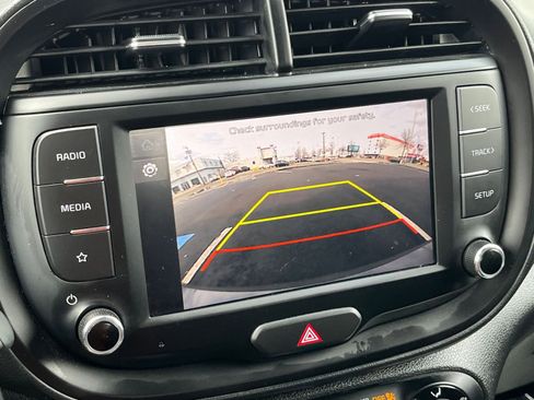 Used 2025 Kia Soul LX w/ LX Technology Package FWD image 22