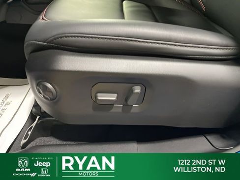New 2025 Jeep Gladiator Rubicon w/ Convenience Group AWD/4WD image 44