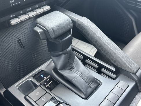 Certified 2025 Toyota Tacoma SR5 AWD/4WD image 24
