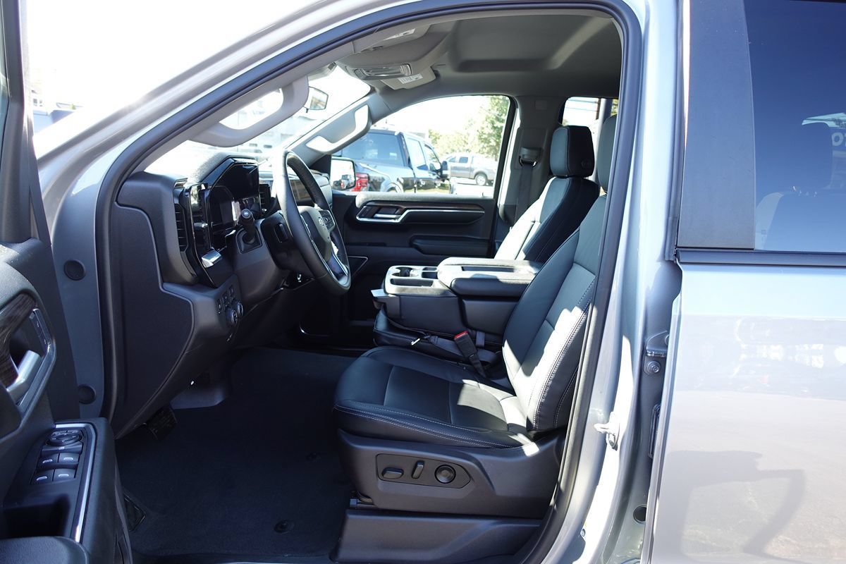 Used 2024 Chevrolet Silverado 1500 LT AWD/4WD image 19