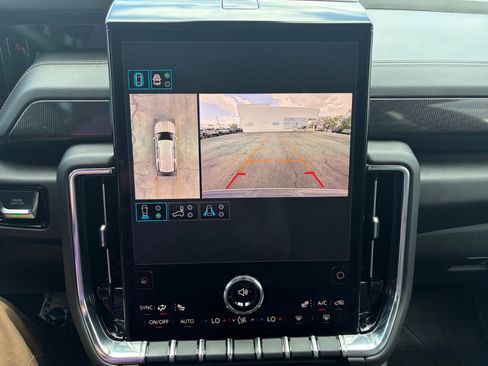 Used 2025 GMC Yukon Elevation AWD/4WD image 29