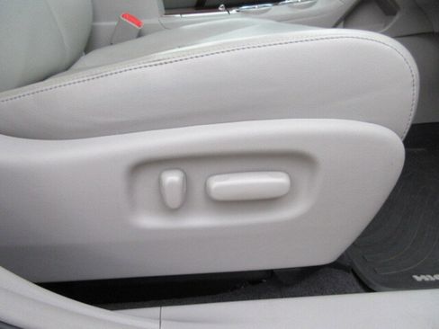 Used 2013 Toyota Highlander Limited image 33