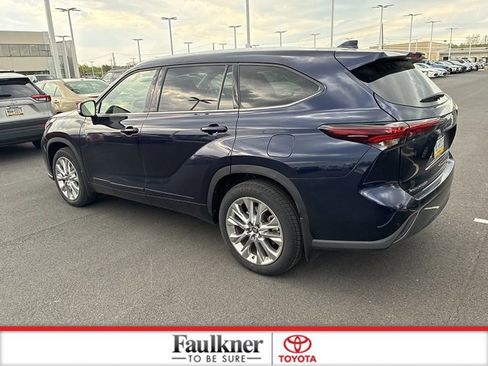 Used 2025 Toyota Highlander Limited AWD/4WD image 17