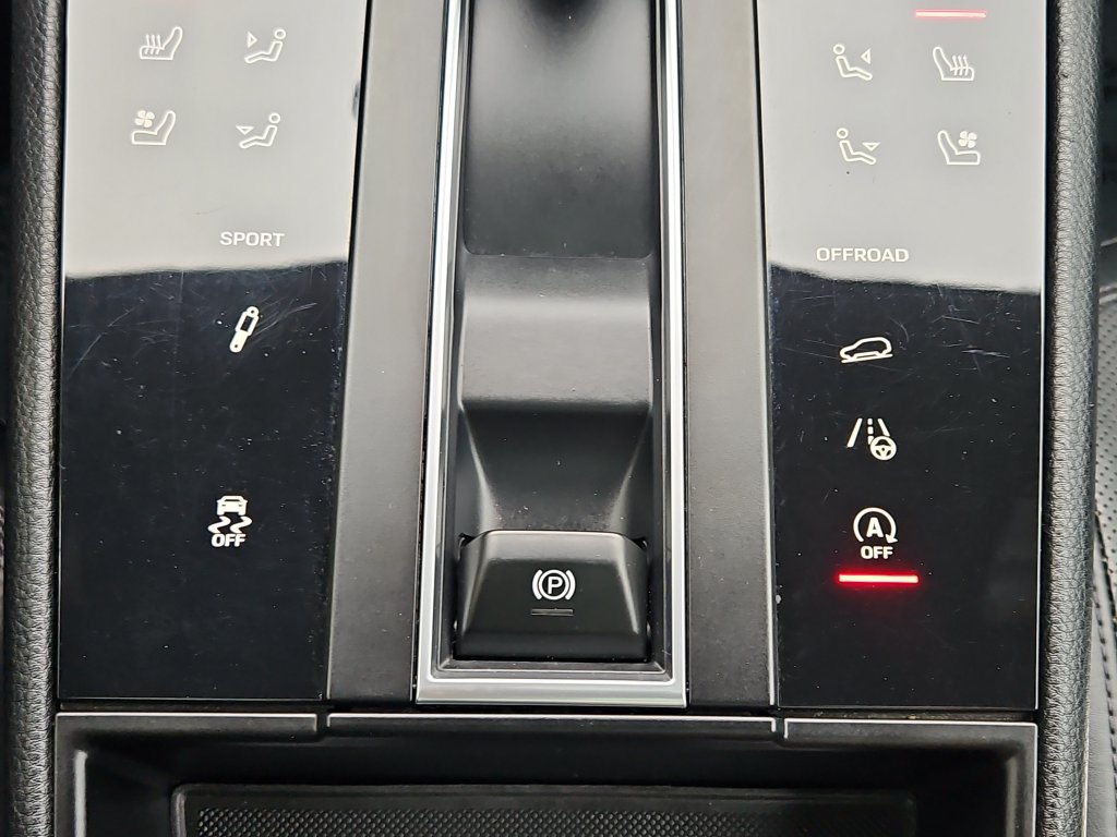 Used 2023 Porsche Macan S AWD/4WD image 19