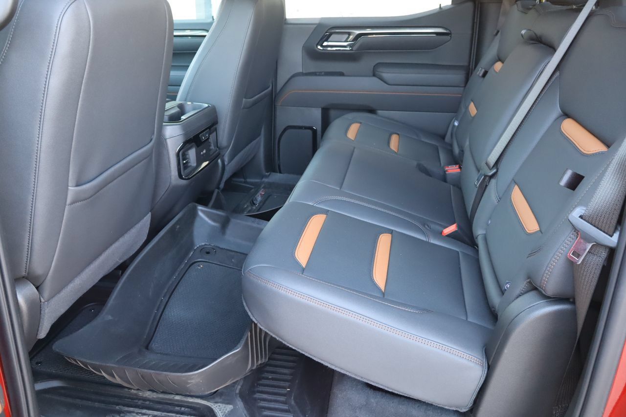 Used 2025 GMC Sierra 1500 AT4 w/ AT4 Premium Package AWD/4WD image 5