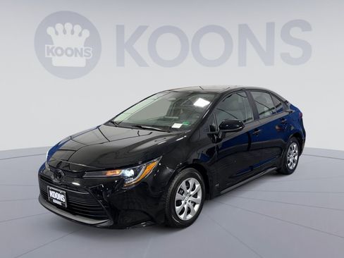 Used 2024 Toyota Corolla LE image 1