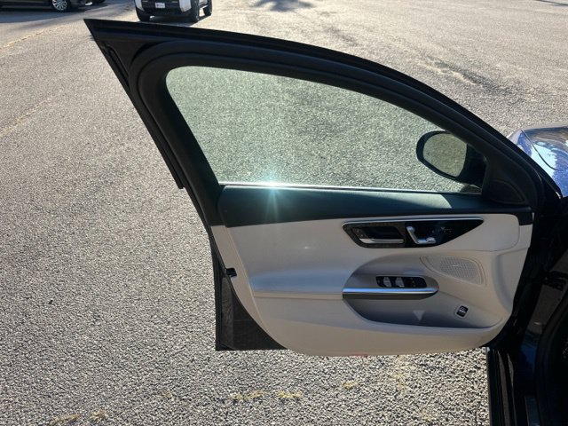 Used 2023 Mercedes-Benz C 300 4MATIC Sedan image 21
