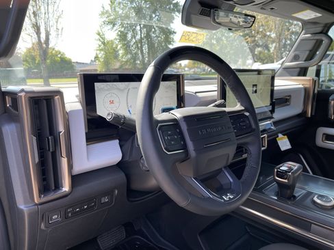 New 2025 GMC Hummer EV 3X w/ LPO, Roof Cross Rail Package image 45