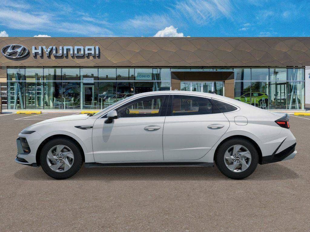 New 2026 Hyundai Sonata SE FWD image 3