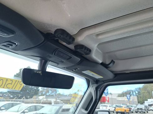Used 2022 Jeep Wrangler Unlimited Sahara AWD/4WD image 17