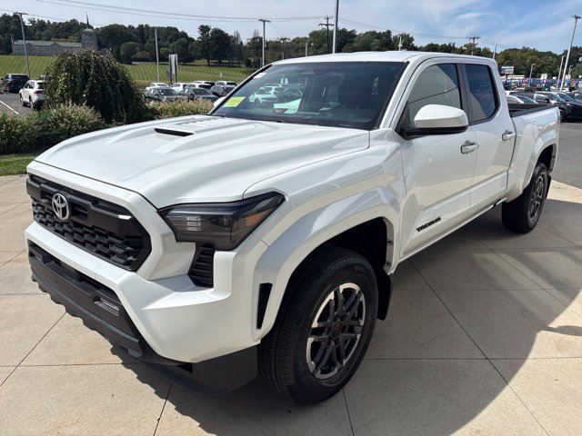 Used 2025 Toyota Tacoma TRD Sport AWD/4WD image 5