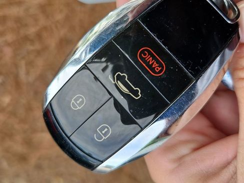 Used 2021 Bentley Bentayga image 41