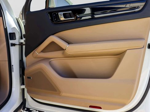 Used 2019 Porsche Cayenne image 35