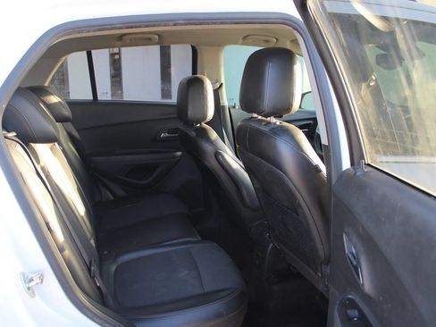 Used 2020 Chevrolet Trax LT w/ LT Convenience Package FWD image 14