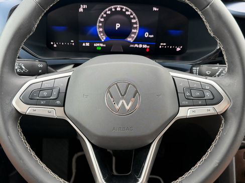 Used 2024 Volkswagen Taos SE FWD image 16