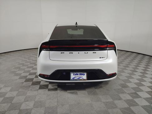 Used 2025 Toyota Prius XLE image 10