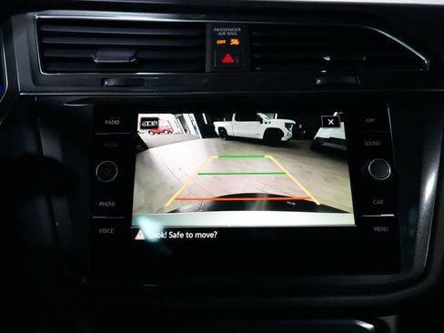 Used 2023 Volkswagen Tiguan SE w/ Panoramic Sunroof Package AWD/4WD image 18