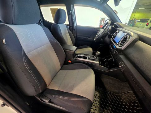Used 2020 Toyota Tacoma TRD Sport AWD/4WD image 52