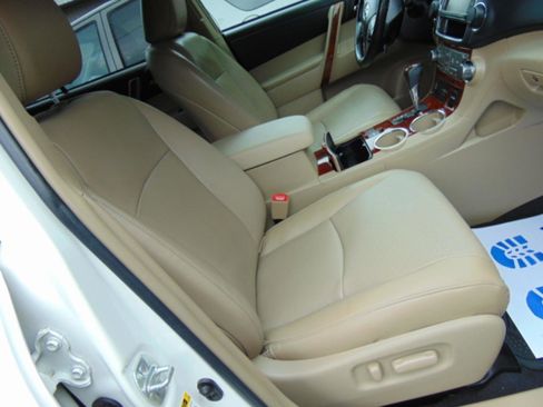 Used 2013 Toyota Highlander Limited FWD image 37