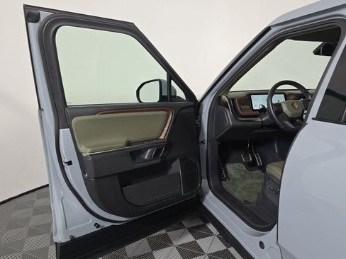 Used 2023 Rivian R1T Adventure AWD/4WD image 16