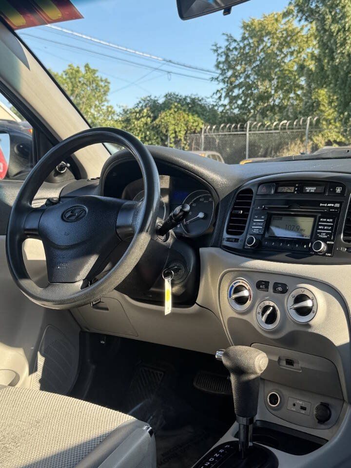 Used 2011 Hyundai Accent GLS FWD image 13