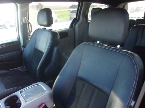 Used 2019 Dodge Grand Caravan SXT FWD image 13