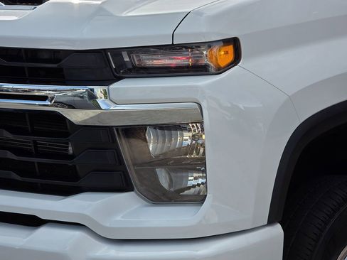 Used 2024 Chevrolet Silverado 3500 LT image 8