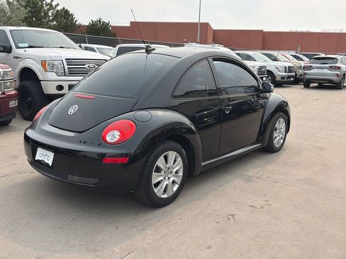 Used 2009 Volkswagen Beetle Coupe FWD image 5