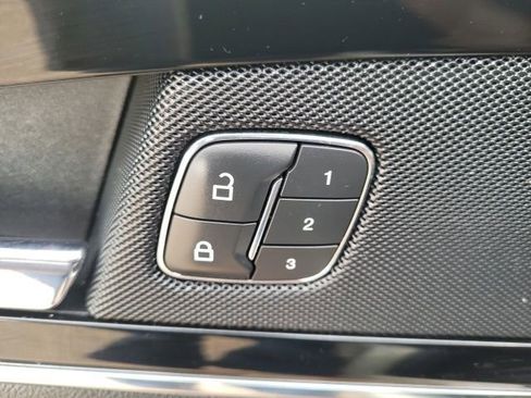 Used 2022 Lincoln Nautilus FWD w/ Premium Package image 12