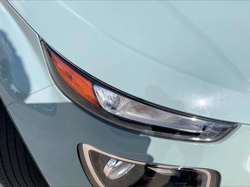 Used 2025 Hyundai Venue SEL FWD image 26