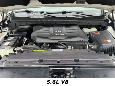 Used 2018 Nissan Titan SV w/ SV Convenience Package image 12