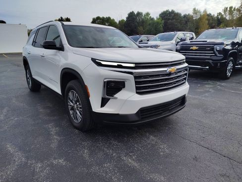 New 2026 Chevrolet Traverse LT w/ LPO, Floor Liner Package image 2