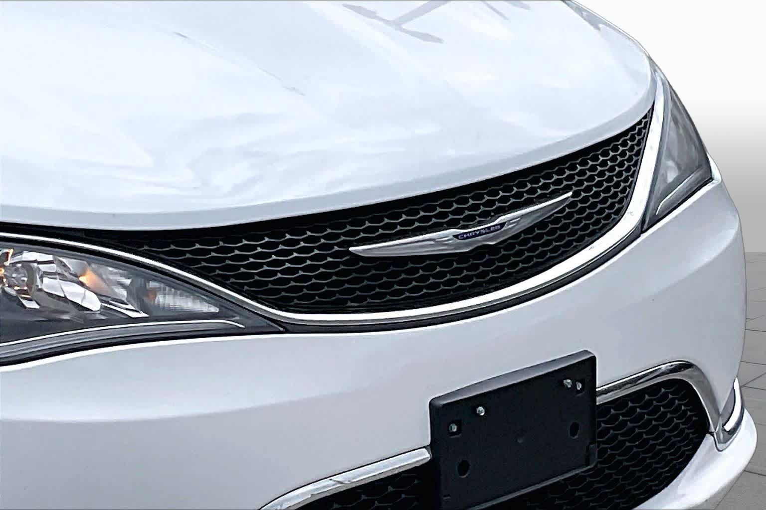 Used 2020 Chrysler Pacifica Touring-L Plus w/ Tire & Wheel Group FWD image 26