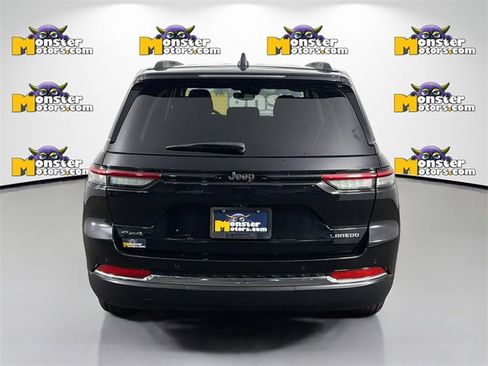 Used 2023 Jeep Grand Cherokee Laredo image 6