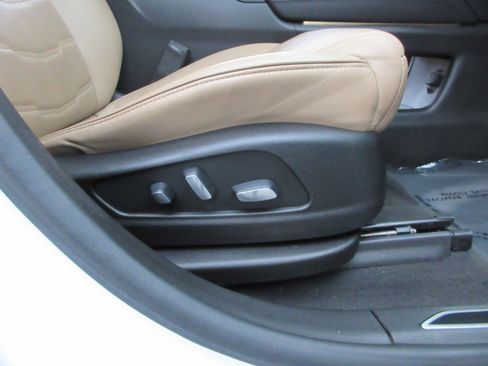 Used 2019 Cadillac XT5 Platinum image 29