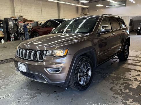Used 2017 Jeep Grand Cherokee Limited AWD/4WD image 10